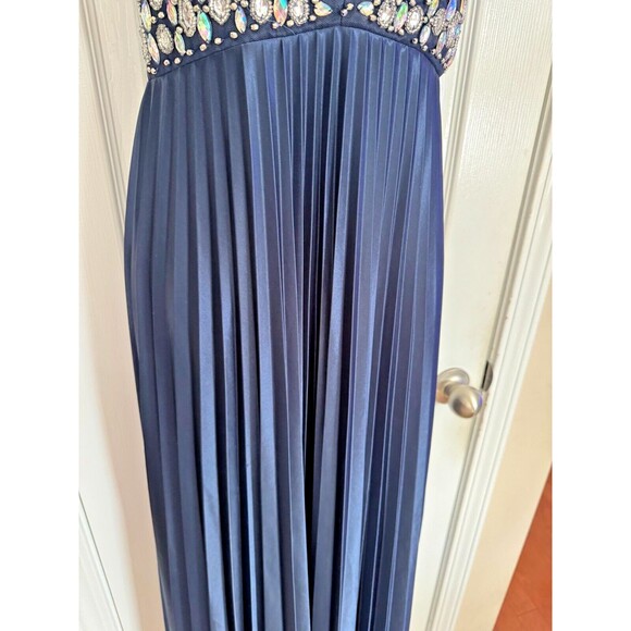 Sequin Hearts Navy Formal Prom Dress Sz 5 Beaded Halter Flowing Silky Gown NWT - Picture 15 of 16